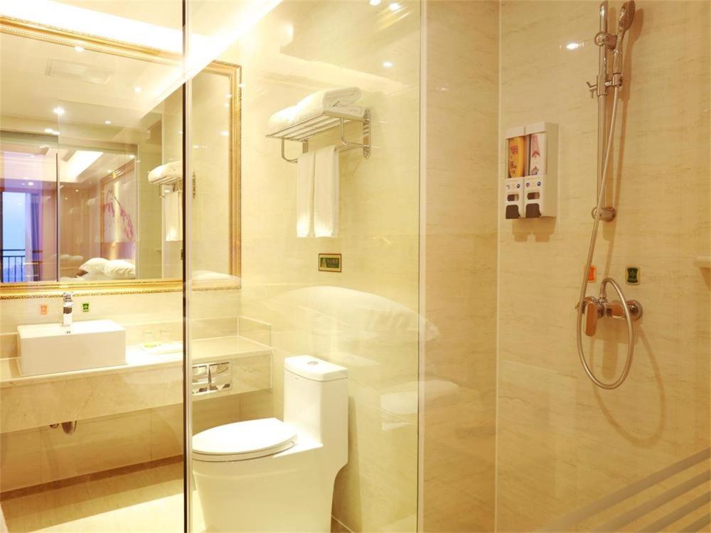 Vienna International Hotel Yantai Changjiang Road Xingyi Square Branch Kültér fotó