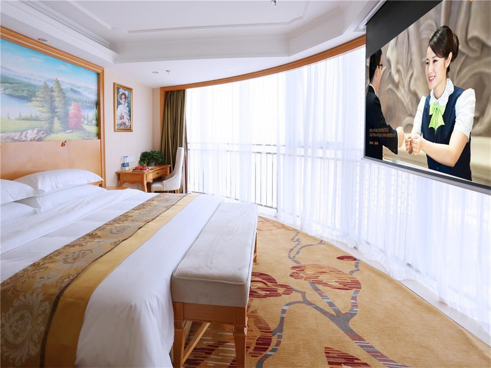 Vienna International Hotel Yantai Changjiang Road Xingyi Square Branch Kültér fotó